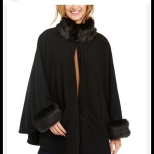 Cejon Elegant Black Poncho with Fur Accents